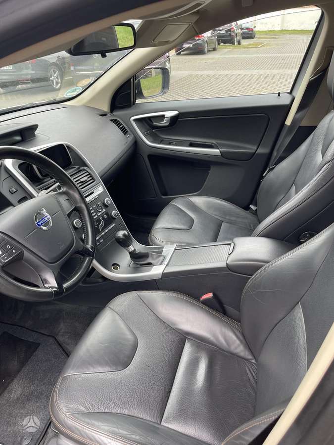 Volvo XC60 2010 — photo 18