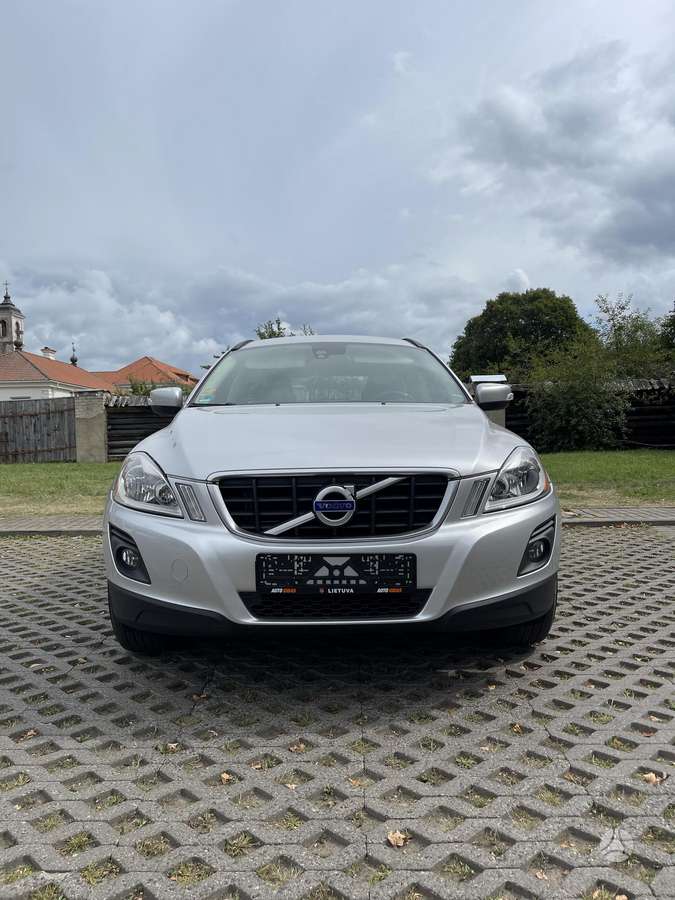 Volvo XC60 2010 — rear view