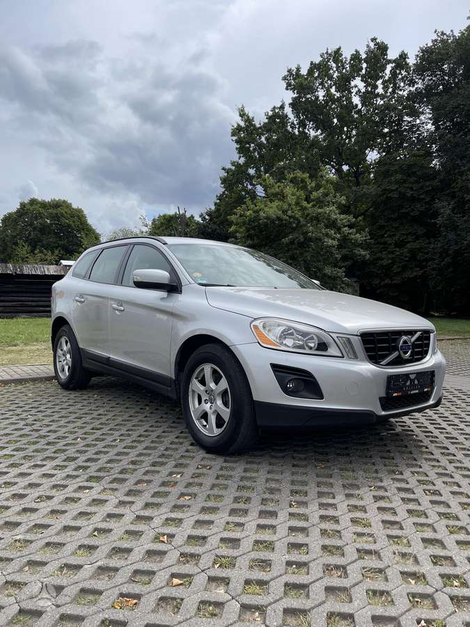 Volvo XC60 2010 — interior