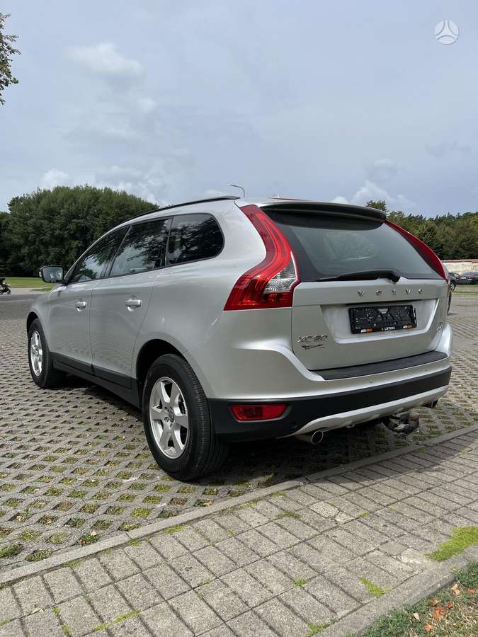 Volvo XC60 2010 — engine 2400 cm³, 205 HP (151kW)
