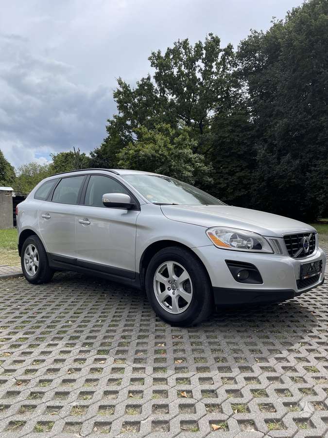 Volvo XC60 2010 — photo 8