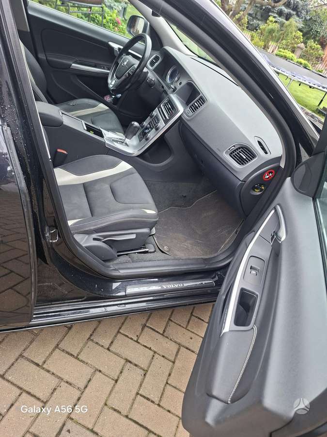 Volvo V60 2012 — photo 14