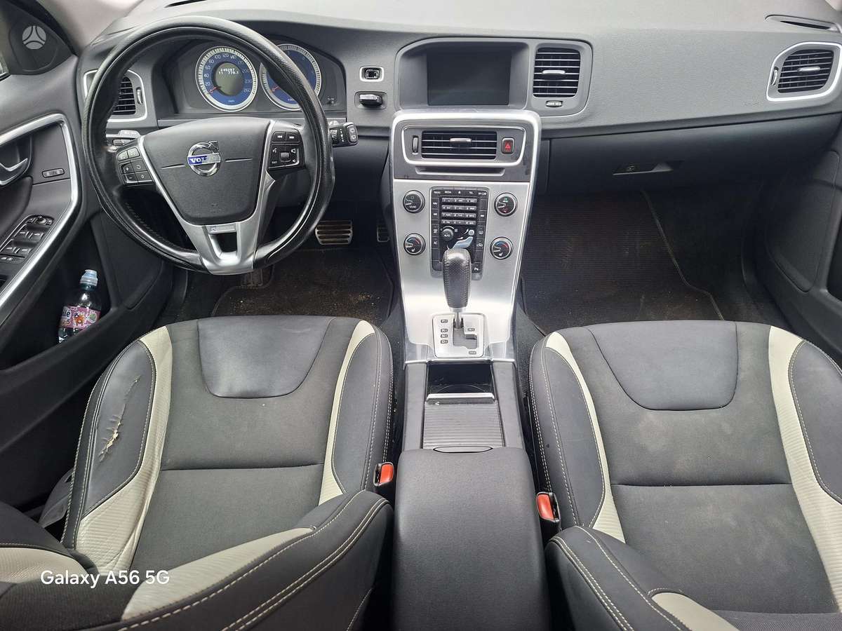 Volvo V60 2012 — photo 15
