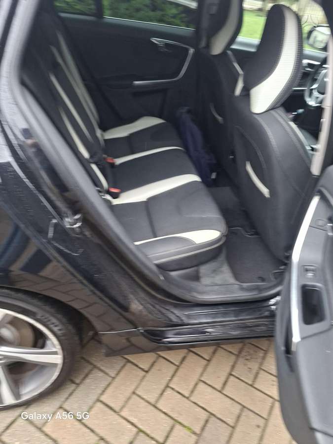 Volvo V60 2012 — photo 16
