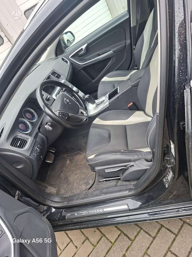 Volvo V60 2012 — photo 17