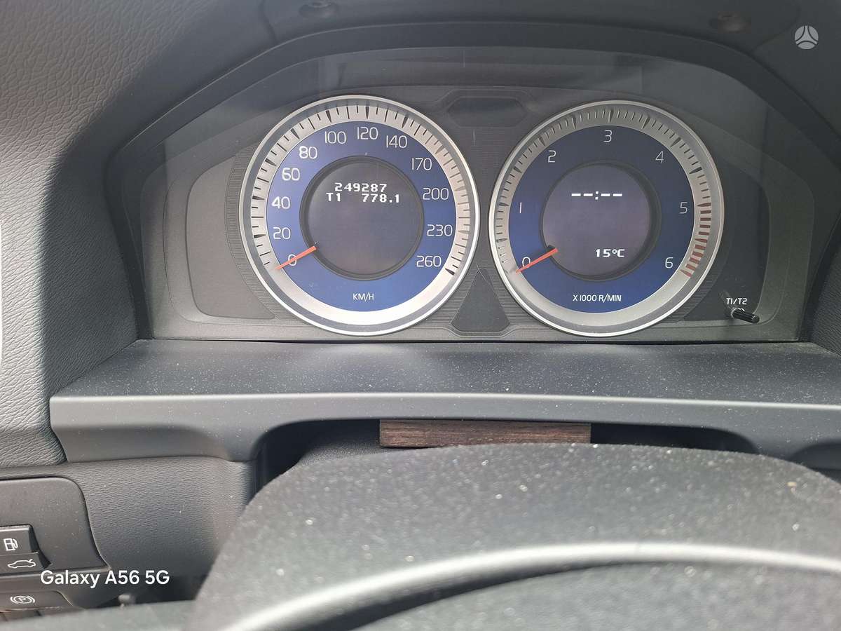 Volvo V60 2012 — photo 18