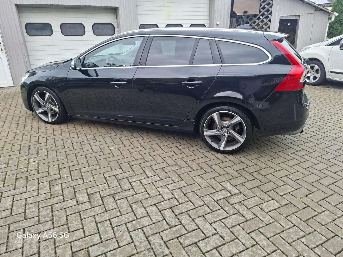 Volvo V60 2012 — rear view