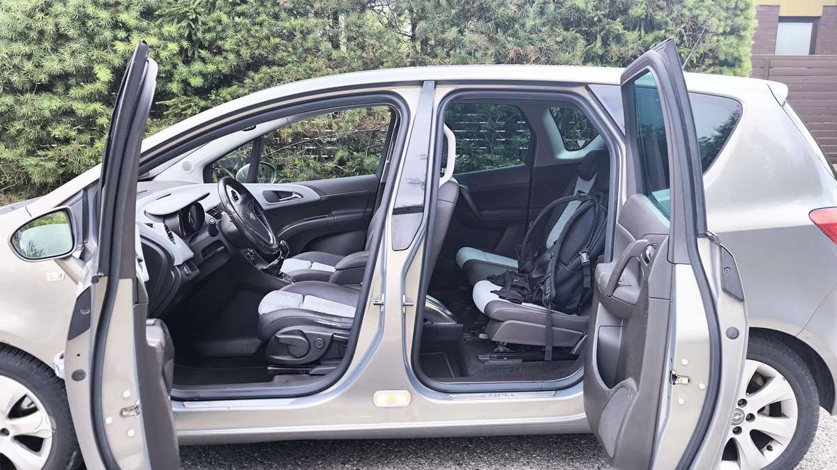 Opel Meriva 2010 — photo 14