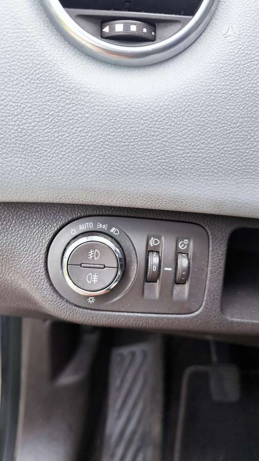 Opel Meriva 2010 — photo 18