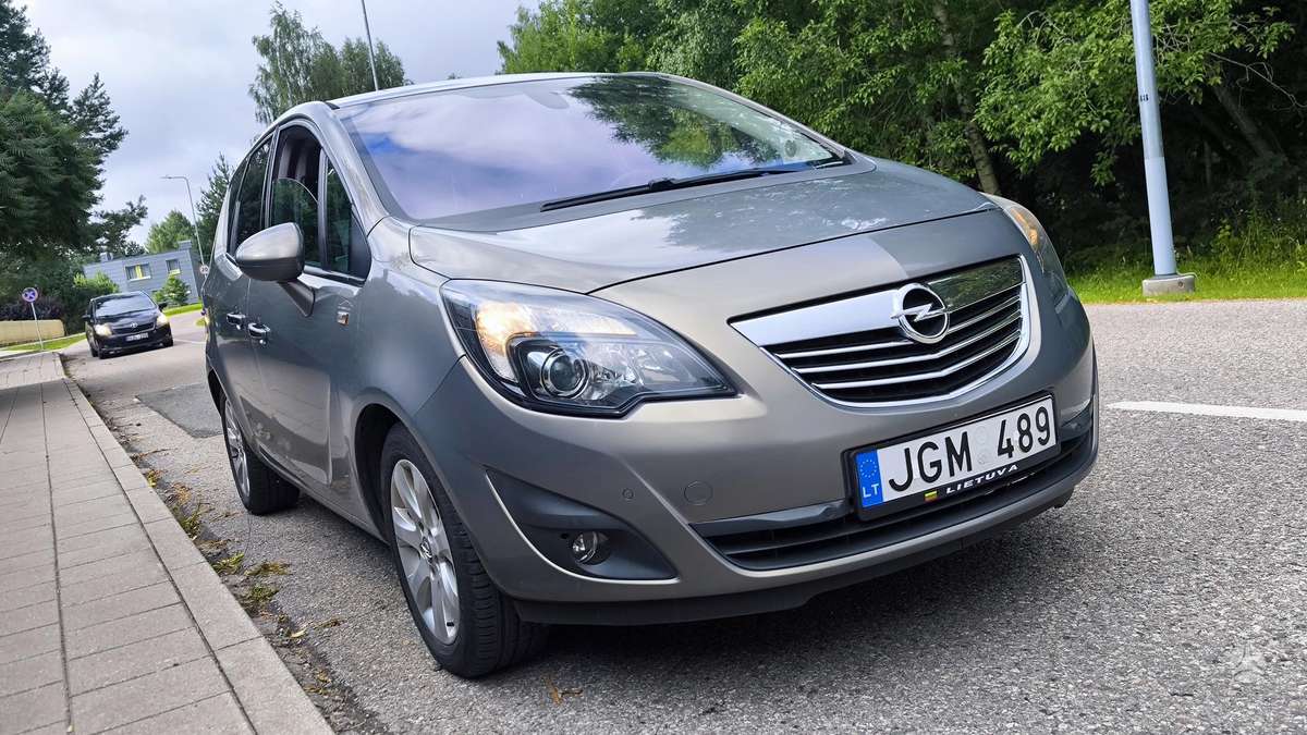Opel Meriva 2010 — interior