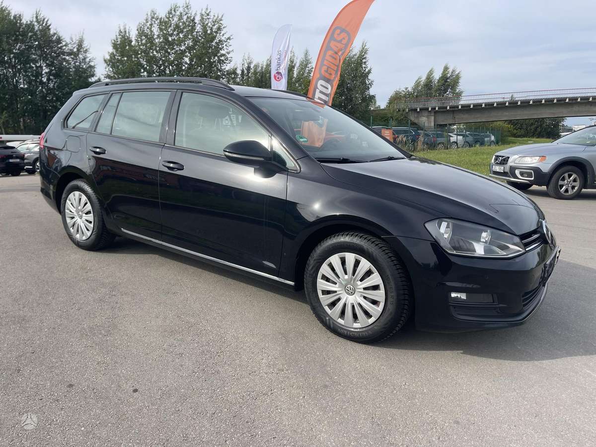 Volkswagen Golf 2015 — rear view