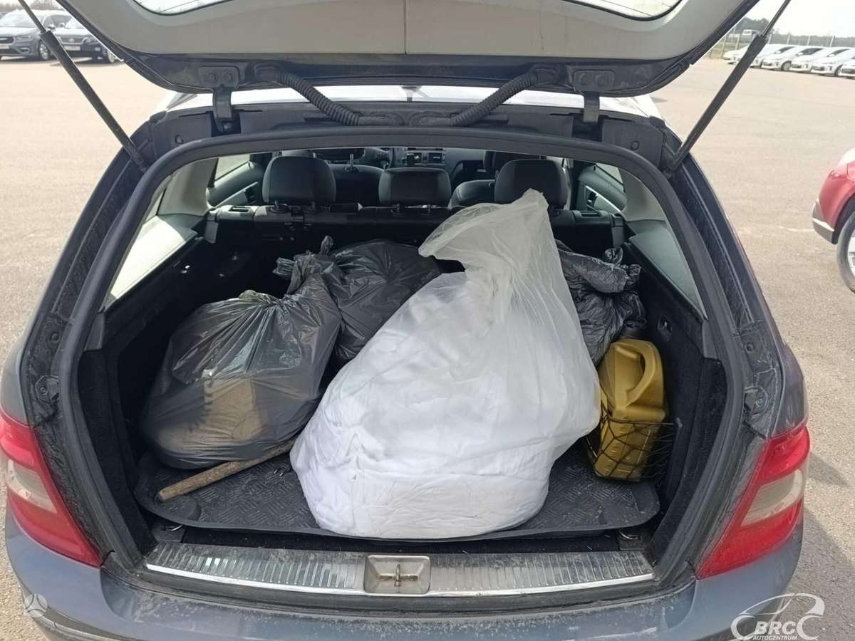 Mercedes-Benz C200 2008 — photo 12