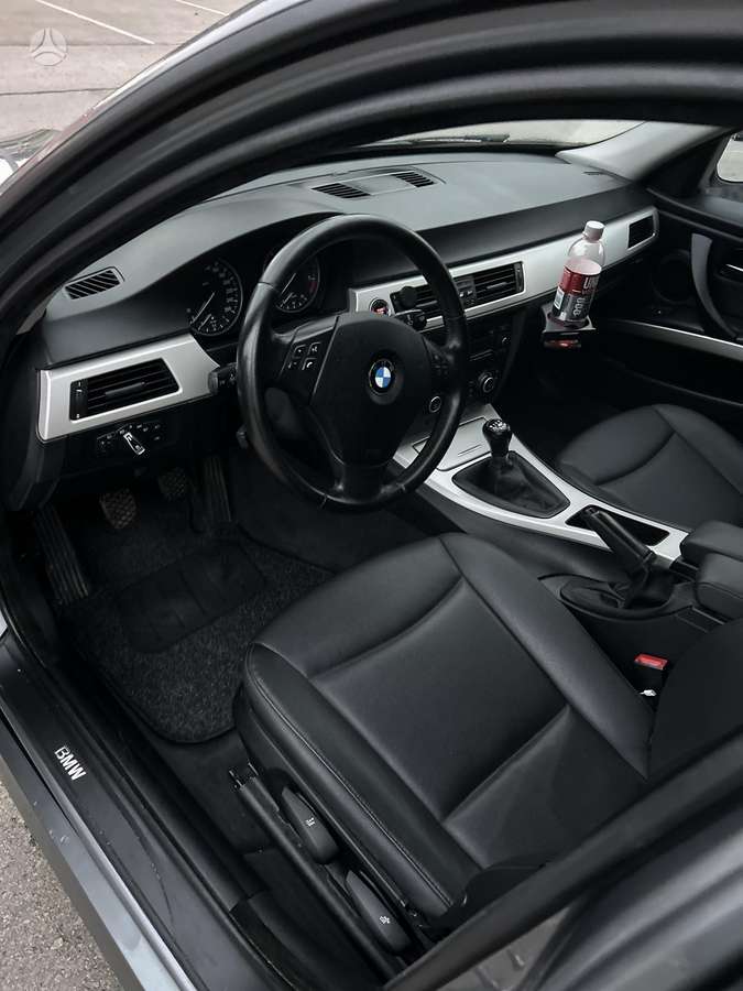 BMW 320 2012 — photo 11