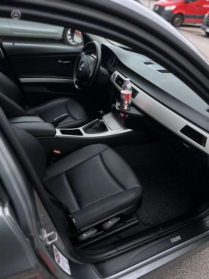 BMW 320 2012 — photo 12