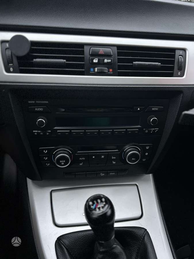 BMW 320 2012 — photo 13