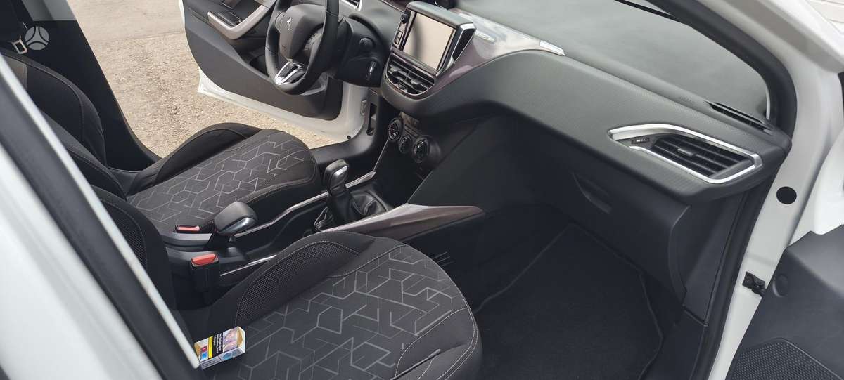 Peugeot 2008 2014 — photo 11