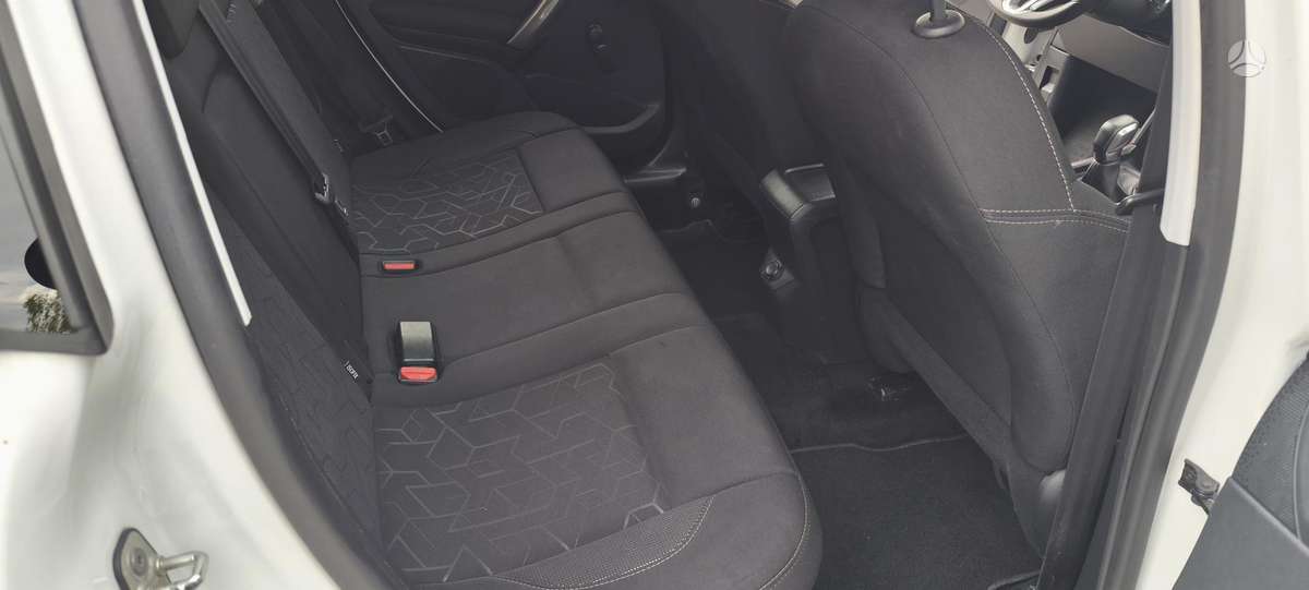 Peugeot 2008 2014 — photo 12
