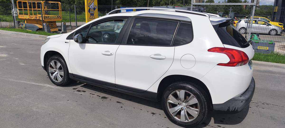 Peugeot 2008 2014 — rear view