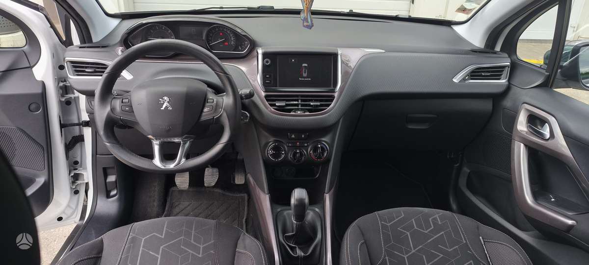 Peugeot 2008 2014 — interior