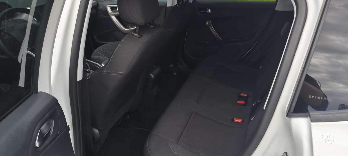Peugeot 2008 2014 — photo 8