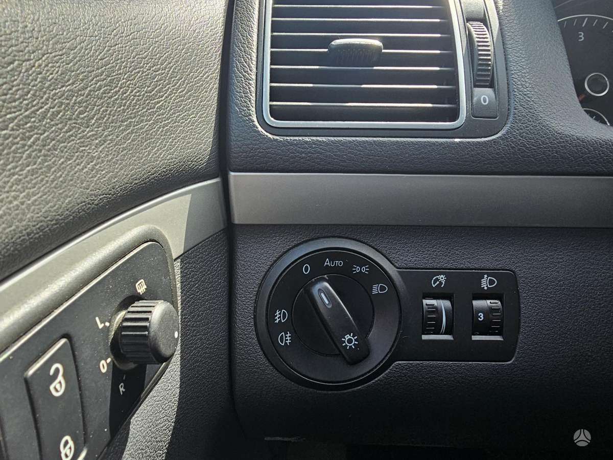 Volkswagen Touran 2015 — фото 18