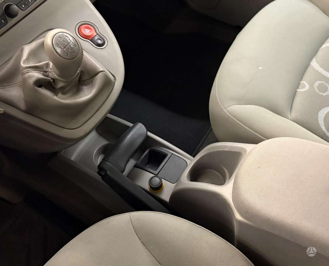 Renault Kangoo 2010 — interior