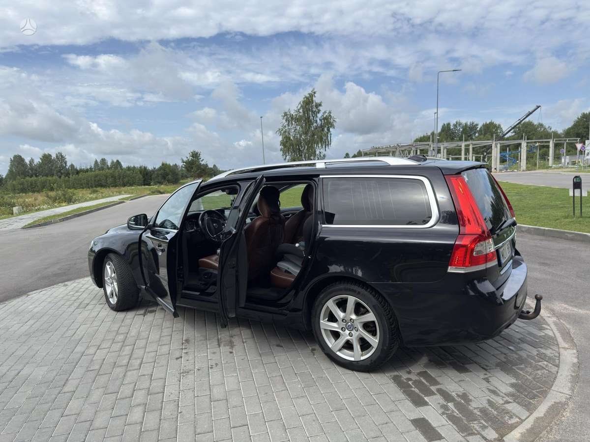 Volvo V70 2015 — photo 24