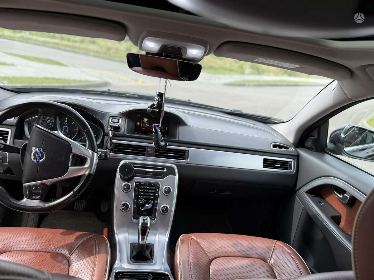 Volvo V70 2015 — interior