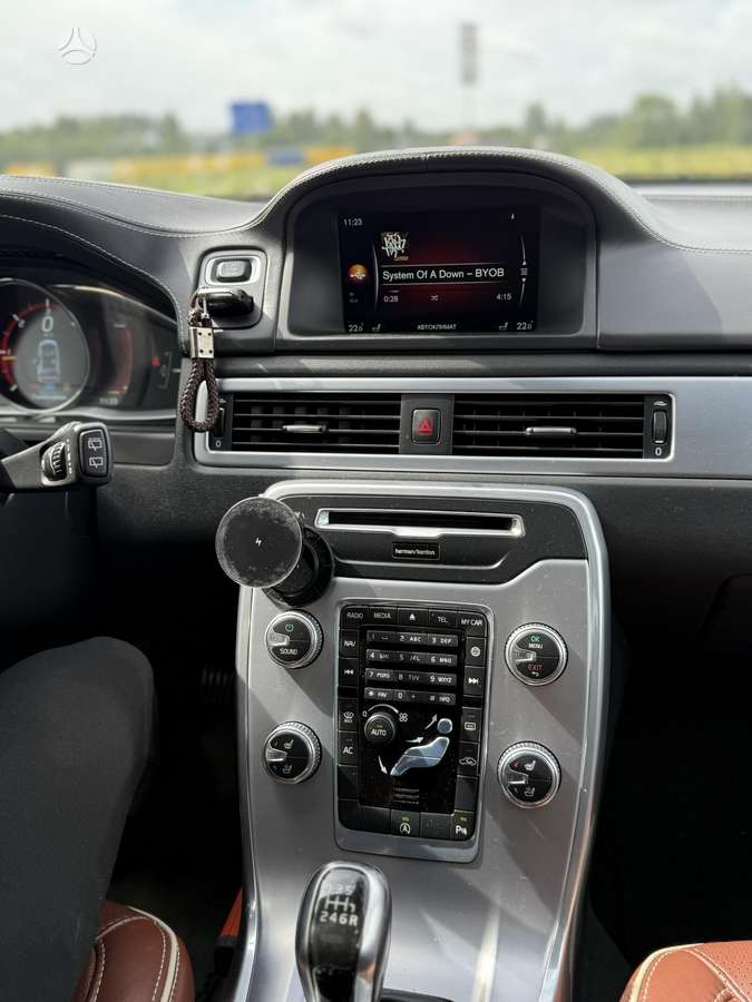 Volvo V70 2015 — photo 7