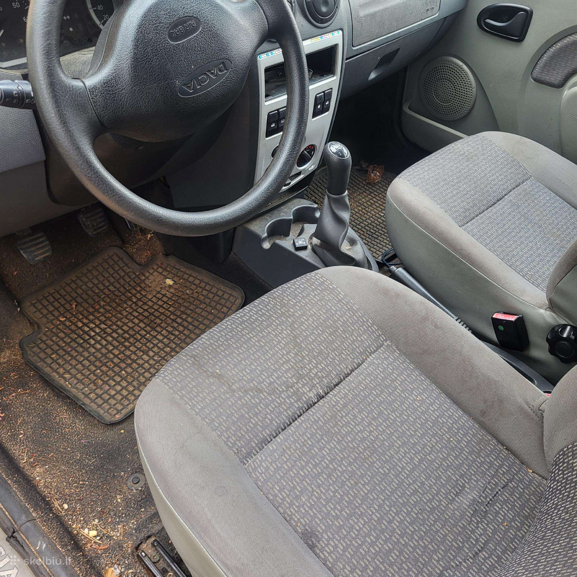 Dacia Logan 2006 — вигляд ззаду