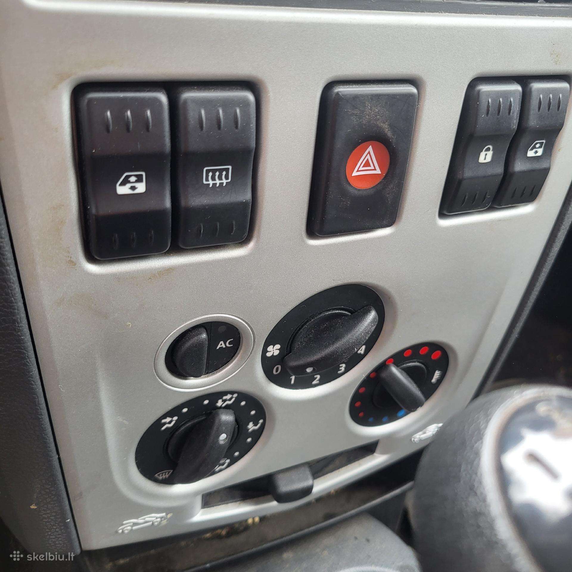 Dacia Logan 2006 — салон