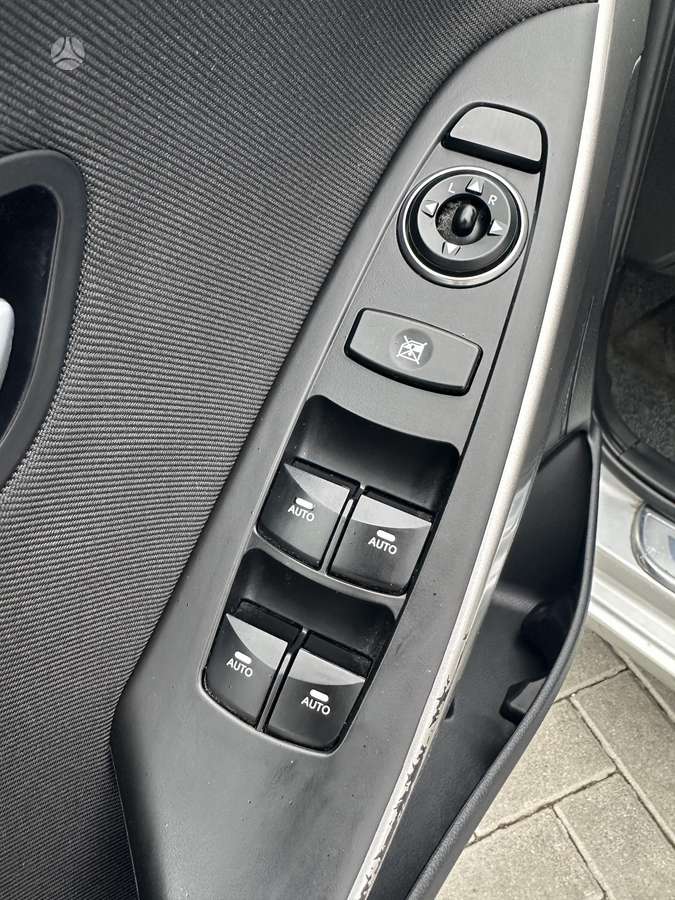 Hyundai i30 2015 — photo 16
