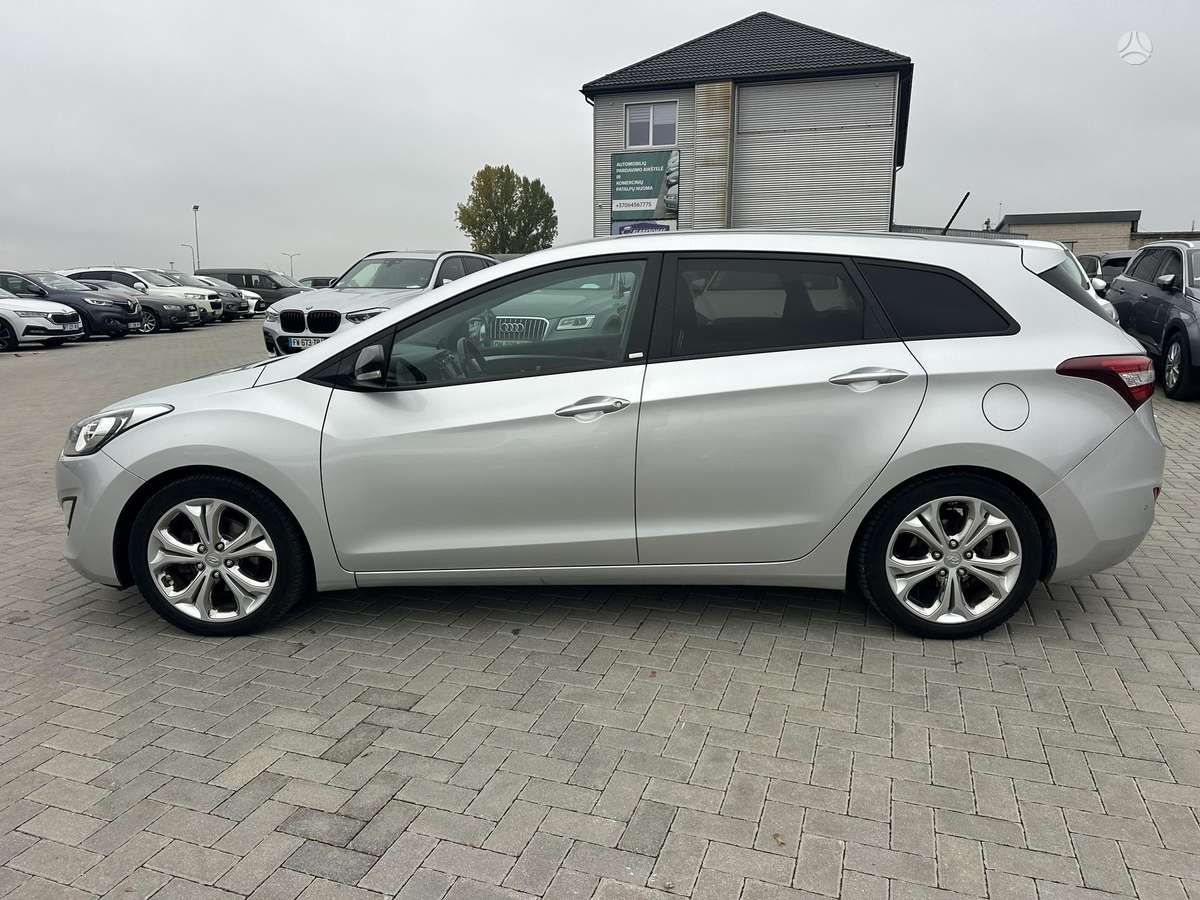 Hyundai i30 2015 — rear view
