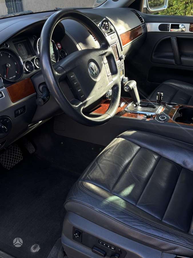 Volkswagen Touareg 2006 — photo 11
