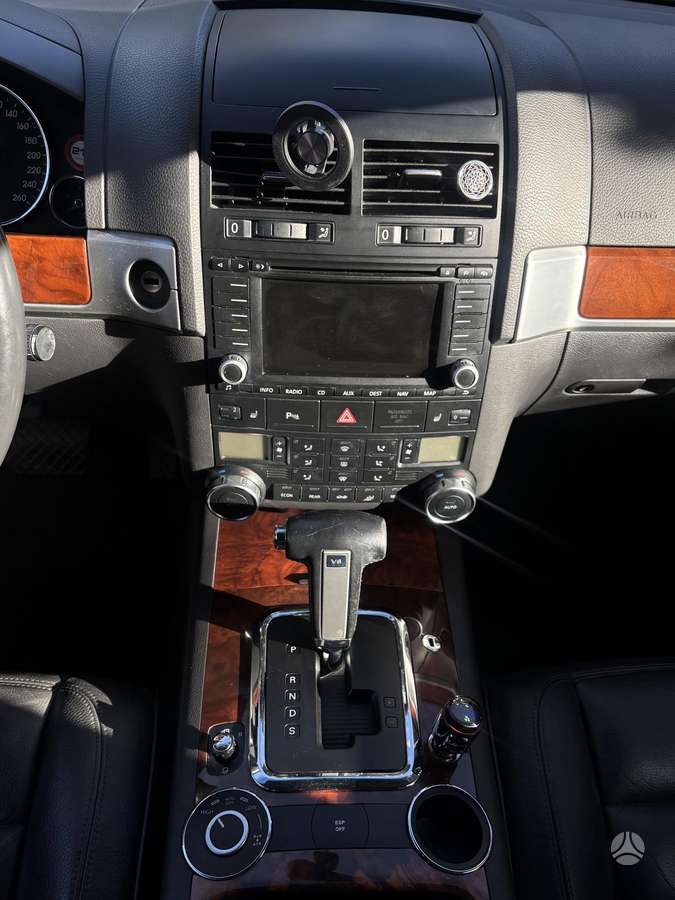 Volkswagen Touareg 2006 — photo 8