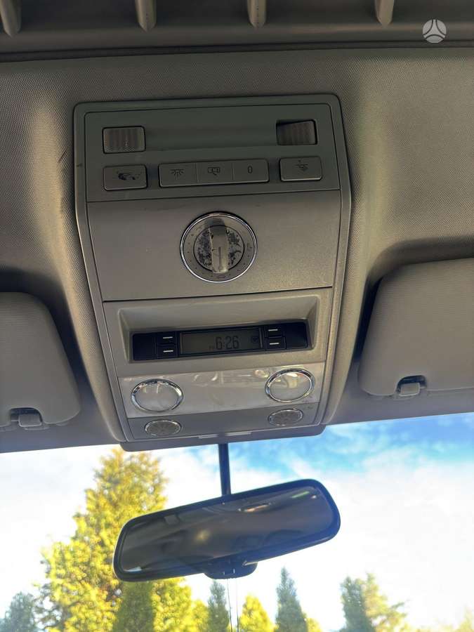 Volkswagen Touareg 2006 — photo 9