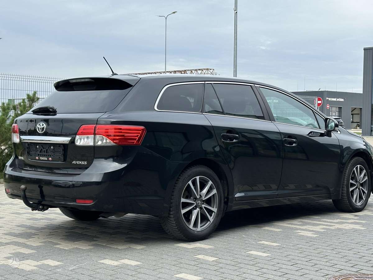 Toyota Avensis 2013 — photo 10