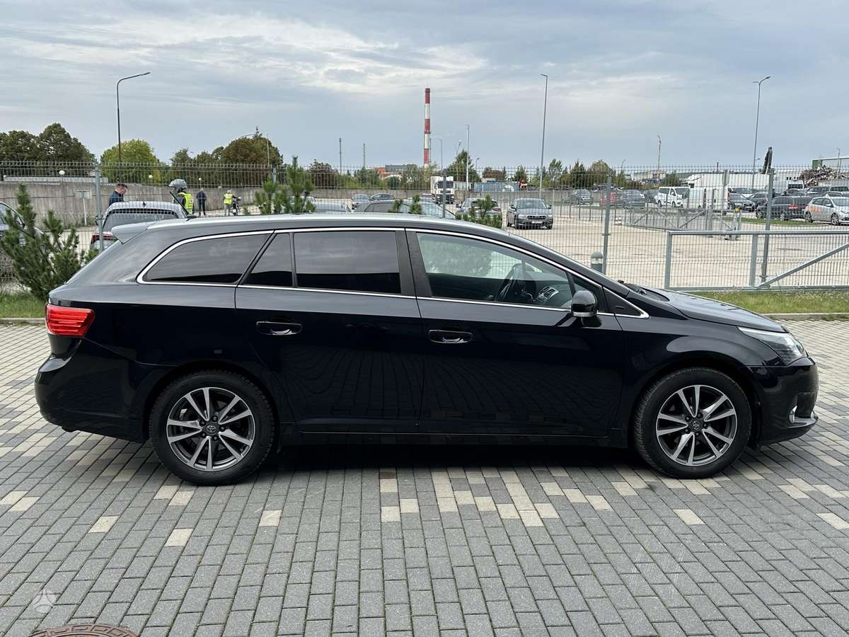 Toyota Avensis 2013 — photo 11