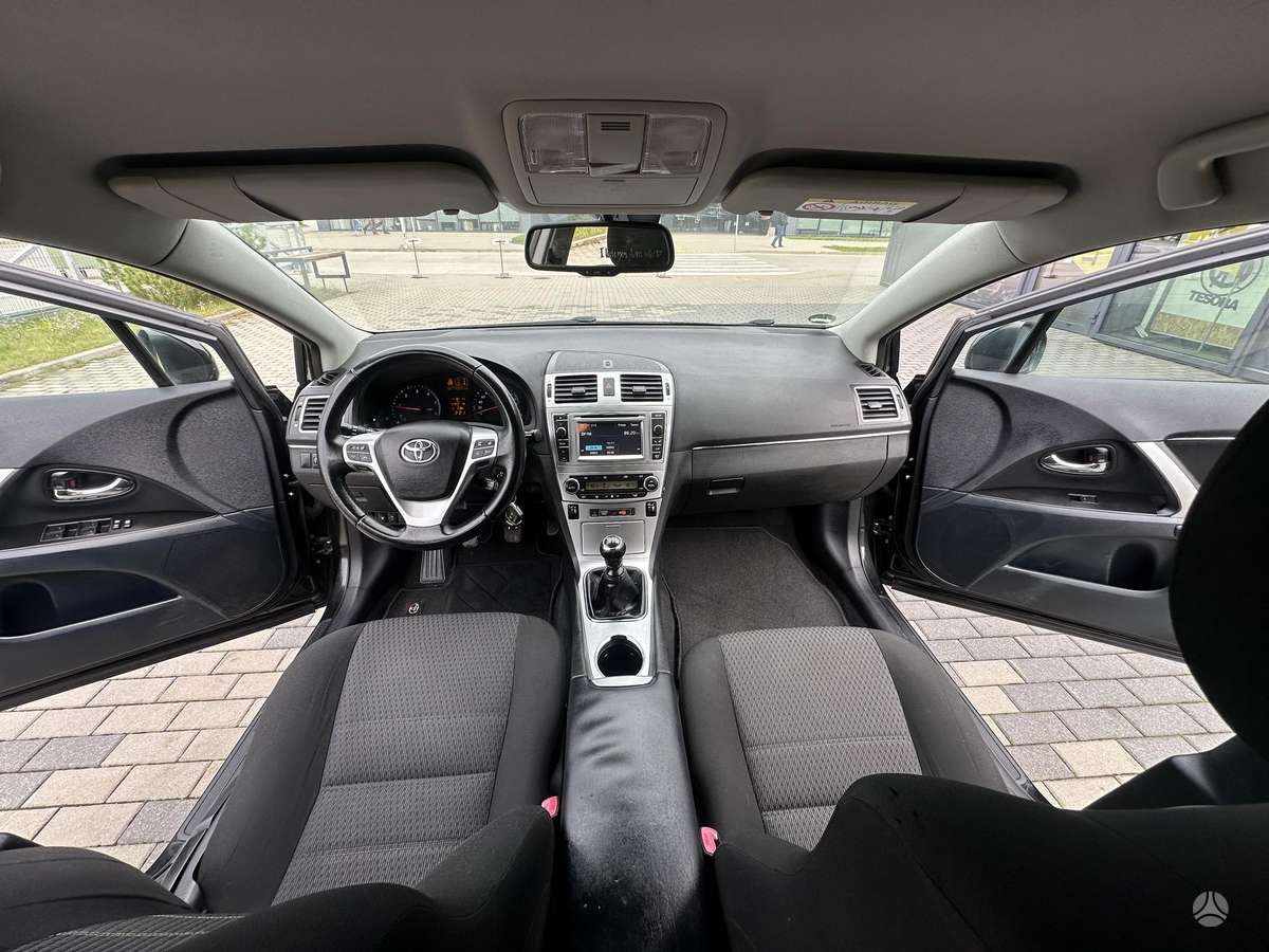 Toyota Avensis 2013 — photo 12
