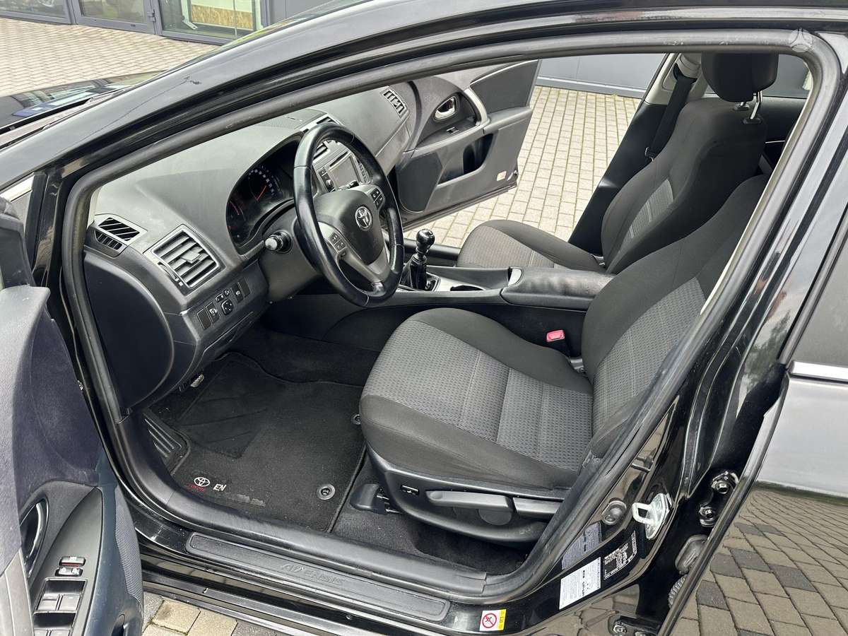 Toyota Avensis 2013 — photo 13