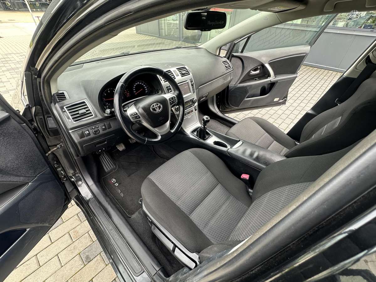 Toyota Avensis 2013 — photo 14