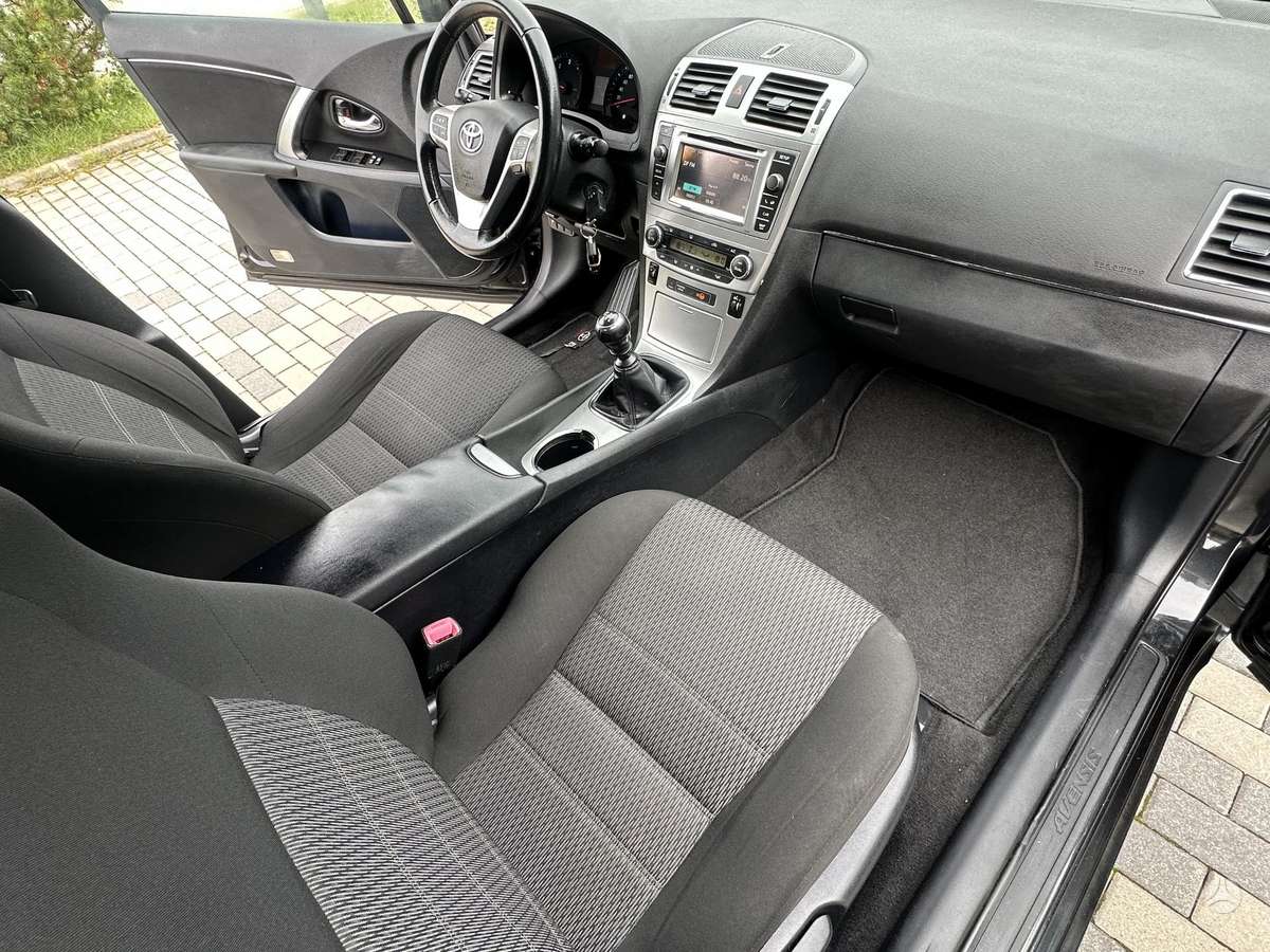 Toyota Avensis 2013 — photo 15