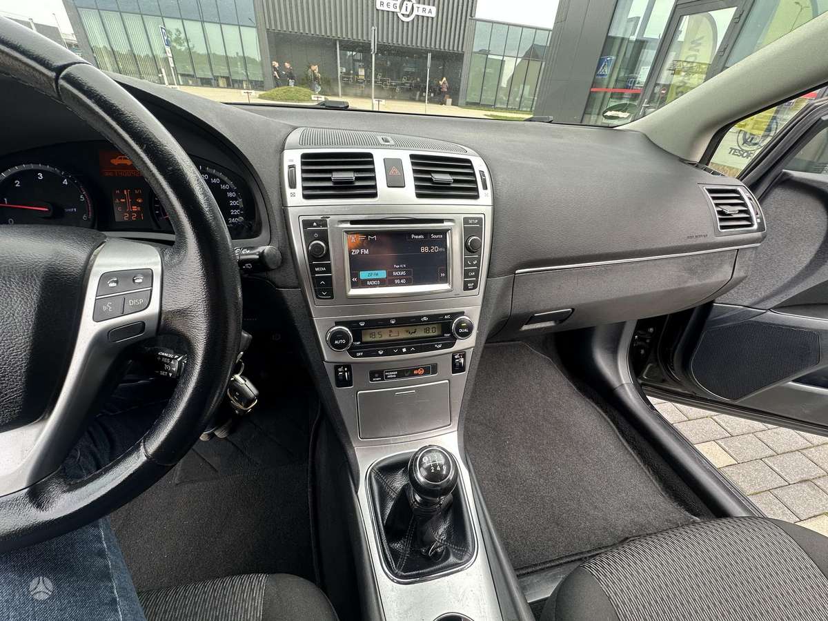 Toyota Avensis 2013 — photo 16