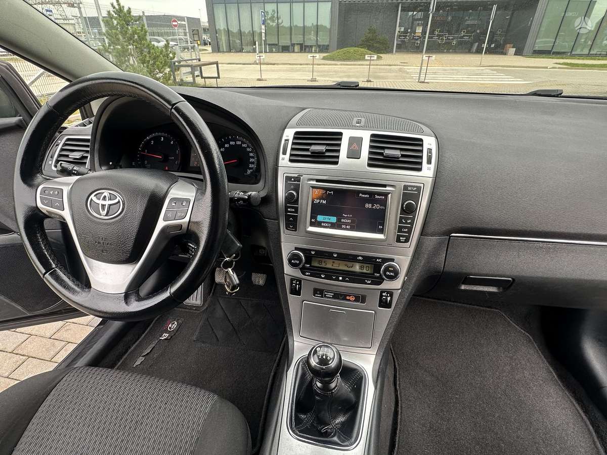 Toyota Avensis 2013 — photo 17
