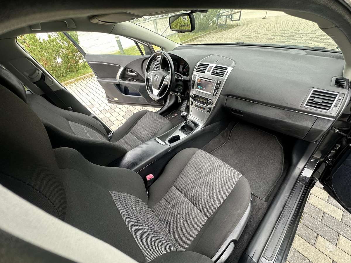 Toyota Avensis 2013 — photo 18