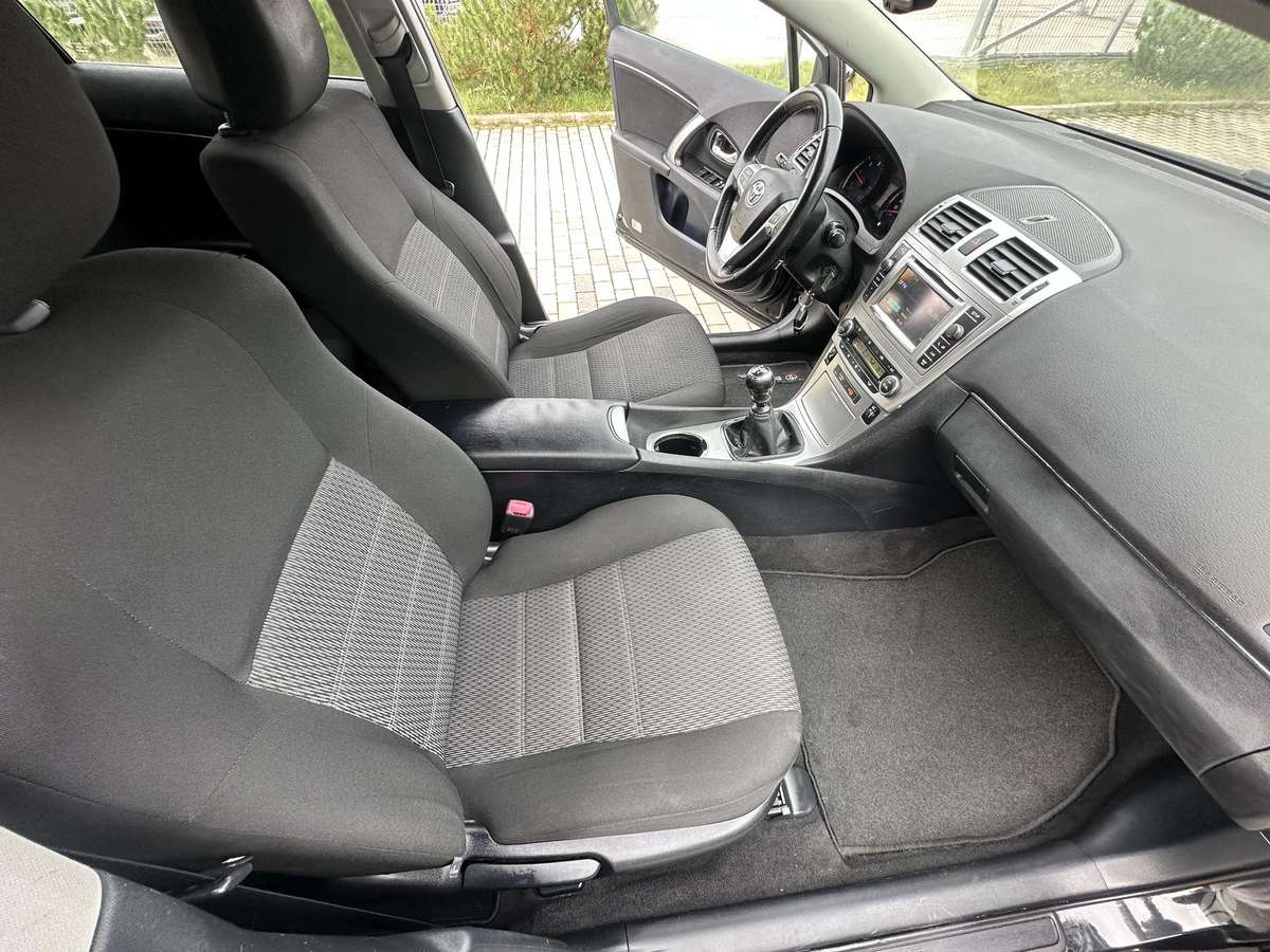 Toyota Avensis 2013 — photo 19