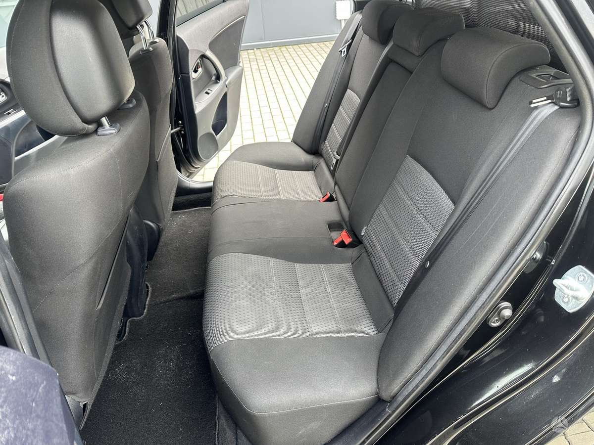 Toyota Avensis 2013 — photo 20
