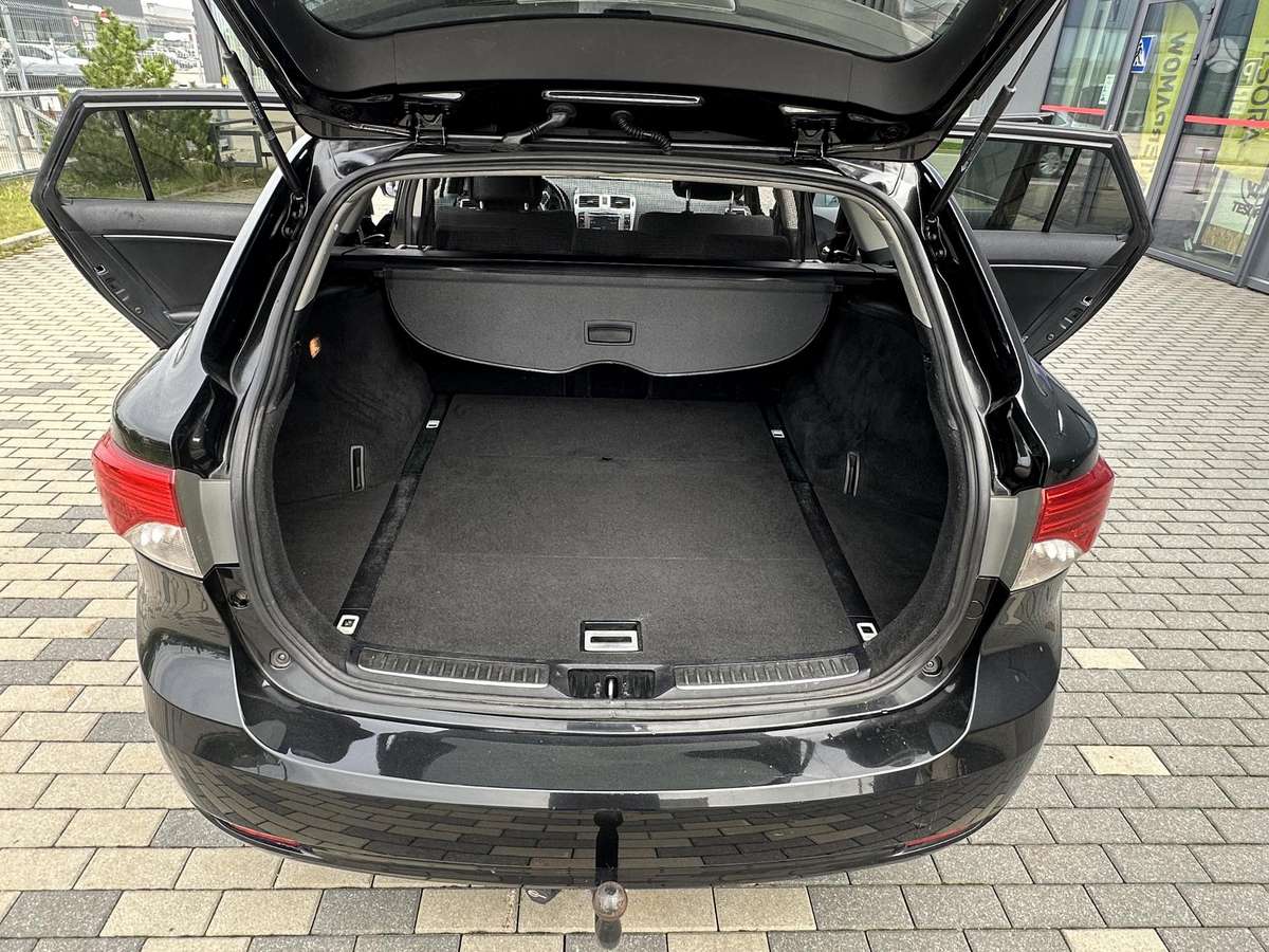 Toyota Avensis 2013 — photo 22
