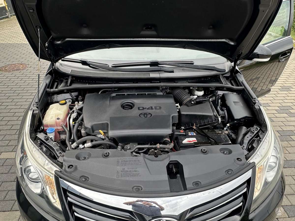 Toyota Avensis 2013 — photo 25