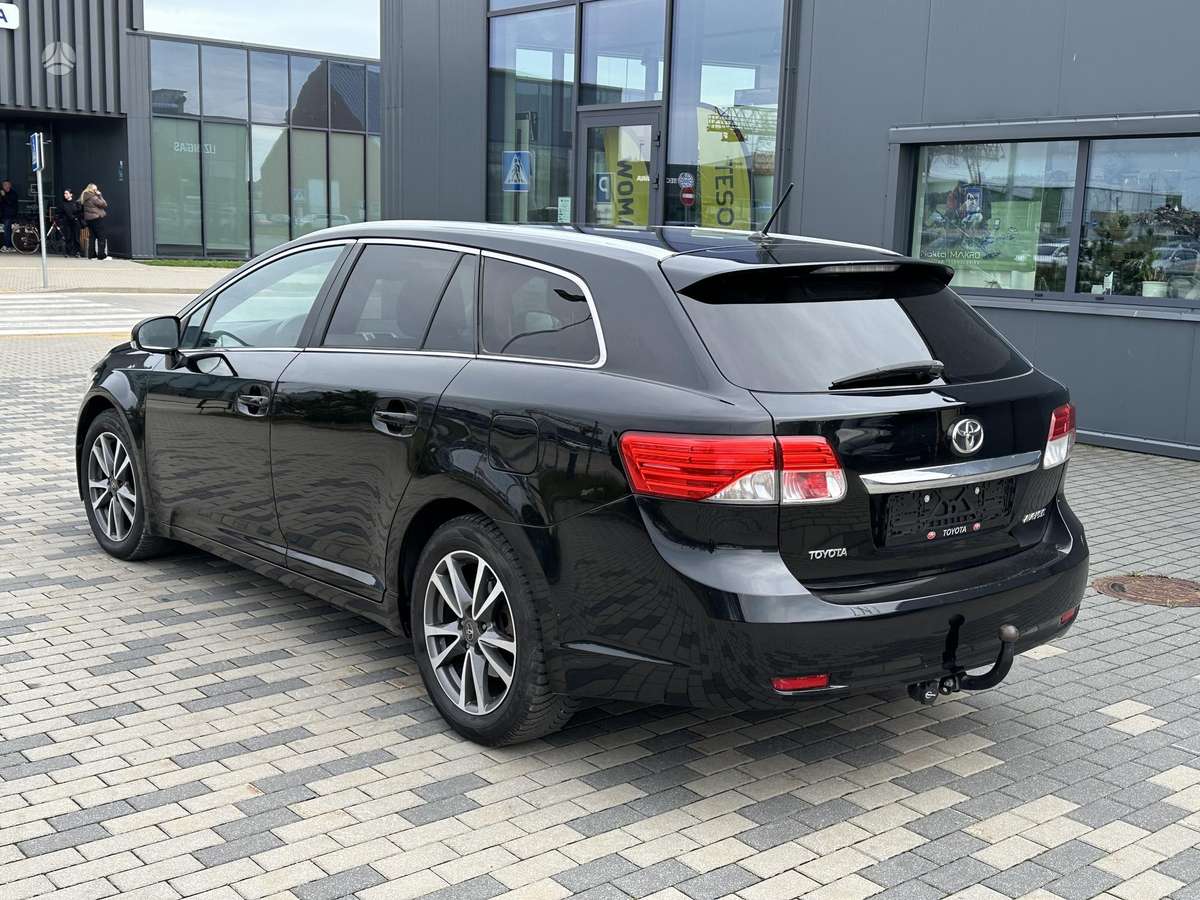 Toyota Avensis 2013 — photo 7